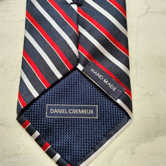 Daniel Cremieux Striped Men's Tie  Red, Blue, White Silk Handmade Preppy Classic - Picture 3 of 12